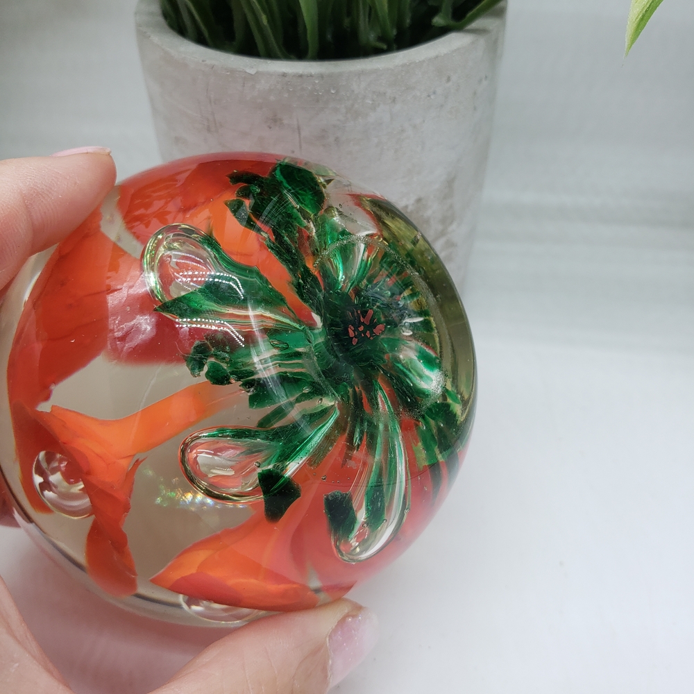 Joe St. Claire Art Glass Paperweight with Orange Trumpet-shaped Flowers - Picture 8 of 10